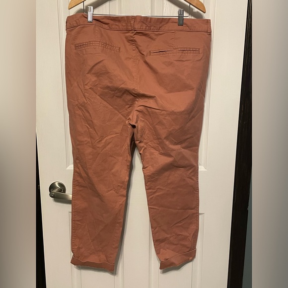 Gap mid rise pixie pants. - Picture 2 of 4